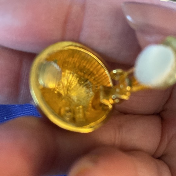 KJL Clip on earrings in red & gold Like new - Picture 3 of 6